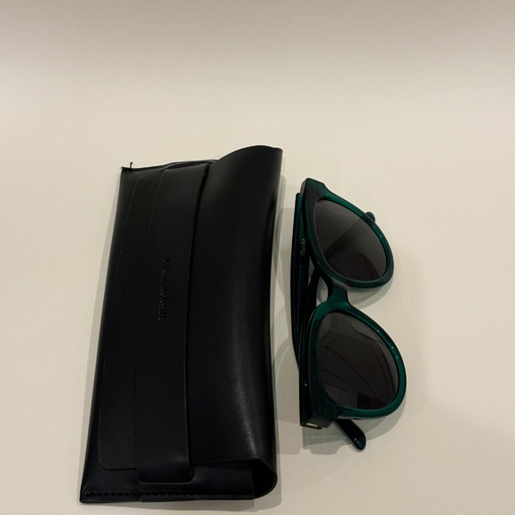 GENTLE MONSTER 'Illusion' Sunglasses (Green) with Matching Black Glasses Case - Picture 5 of 10
